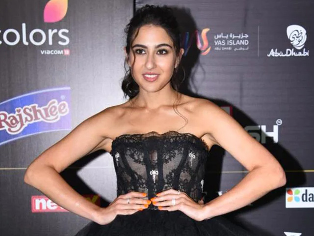 IIFA Rocks: Sara Ali Khan Greets The Media With A Namaste
