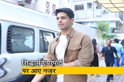 मुंबई एयरपोर्ट पर दिखे एक्टर सिद्धार्थ मल्होत्रा मुंबई एयरपोर्ट पर दिखे एक्टर सिद्धार्थ मल्होत्रा