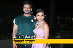 एयरपोर्ट पर अपने बॉयफ्रेंड करण कुंद्रा के साथ स्पॉट हुईं तेजस्वी प्रकाश एयरपोर्ट पर अपने बॉयफ्रेंड करण कुंद्रा के साथ स्पॉट हुईं तेजस्वी प्रकाश