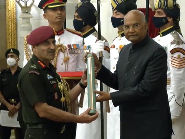President Kovind Presents Gallantry Awards At Defence Ceremony