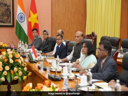 China की 'Cambodia वाली चाल' को India ने Vietnam से 'दी पटखनी', "विज़न" से आगे बढ़ेगा द्विपक्षीय रक्षा सहयोग China की 'Cambodia वाली चाल' को India ने Vietnam से 'दी पटखनी', "विज़न" से आगे बढ़ेगा द्विपक्षीय रक्षा सहयोग