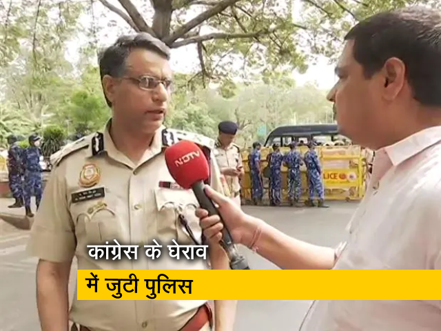 दिल्ली के अकबर रोड पर विरोध की तैयारी में कांग्रेस, पुलिस कार्यकर्ताओं को कर रही डिटेन