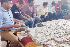 Seized Cash Pile Covers Entire Bed, Bihar Officials Can't Stop Counting Seized Cash Pile Covers Entire Bed, Bihar Officials Can't Stop Counting
