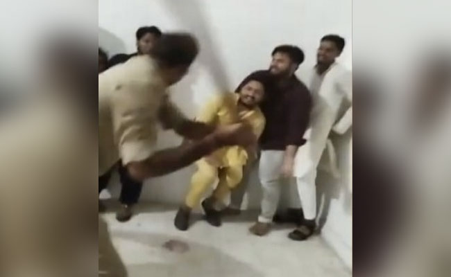 सहारनपुर में हिंसा के आरोप में पुलिस ने पीट-पीटकर तोड़ दिए थे हाथ, अब आठ युवकों को कोर्ट ने कर दिया बरी