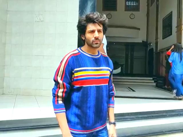 Kartik Aaryan Amps Up His Casual Look