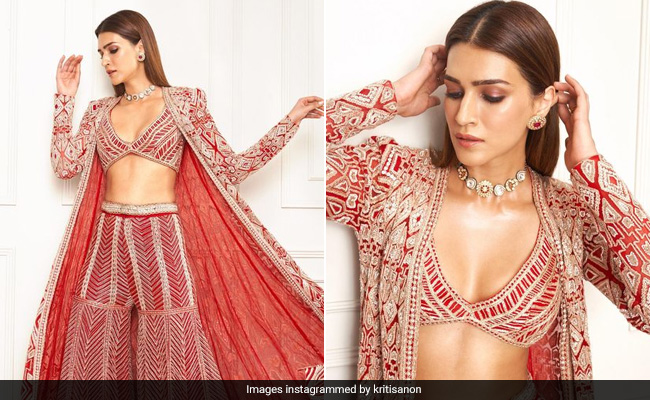 Kriti Sanon Makes Us Swoon In Her Contemporary Ethnic Layered <i>Lehenga</i> Look