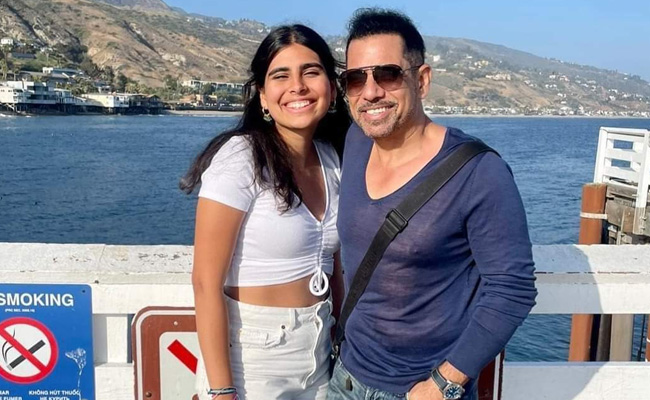 प्रियंका गांधी की बेटी मिराया हुई 20 साल की, बर्थडे पर पापा रॉबर्ट वाड्रा ने शेयर की बेटी की क्यूट तस्वीरें