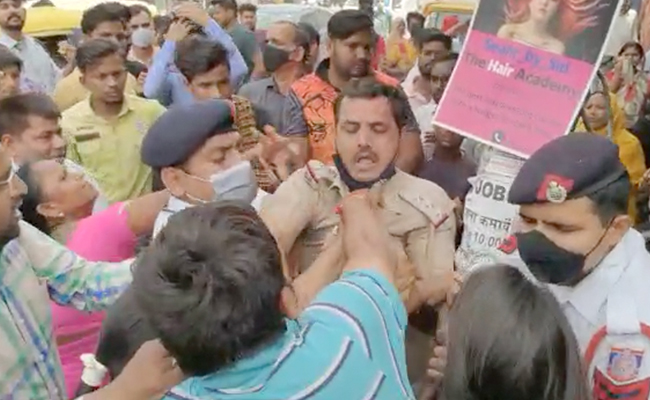 Delhi Traffic Cop Beaten Up After Woman Accuses Him Of Highhandedness