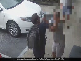 On Camera : अमेरिका में बुजुर्ग पर फेंकी कॉफी, मुक्का मार ज़मीन पर गिराया On Camera : अमेरिका में बुजुर्ग पर फेंकी कॉफी, मुक्का मार ज़मीन पर गिराया