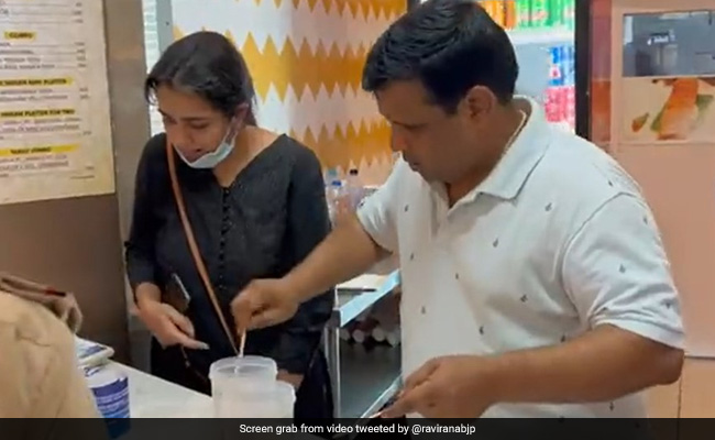 Watch: Live Lizard Found In Plate Of <i>Chole Bhature</i> In Chandigarh