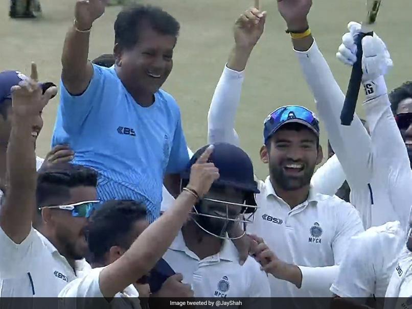 Ranji Trophy Final: दिनेश कार्तिक ने की एमपी के कोच चंद्रकांत पंडित की बड़ी प्रशंसा, इस फुटबॉल मैनेजर के साथ की तुलना