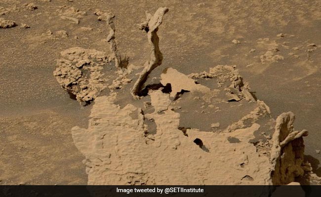After "Alien Doorway", NASA's Curiosity Rover Finds Bizarre Spikes On Mars