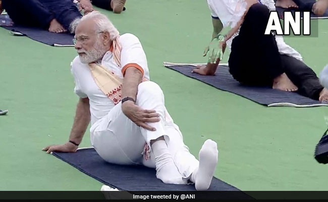 International Yoga Day updates : 'आज योग वैश्विक सहयोग का पारस्परिक आधार बन रहा' : बोले PM मोदी