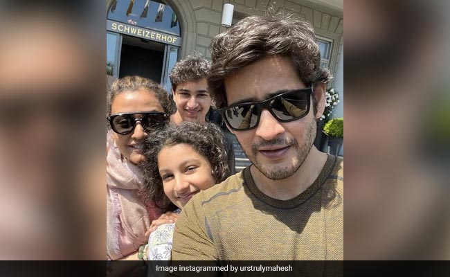 En Route Italy, Mahesh Babu Shares An Adorable Selfie With The "Crazies"