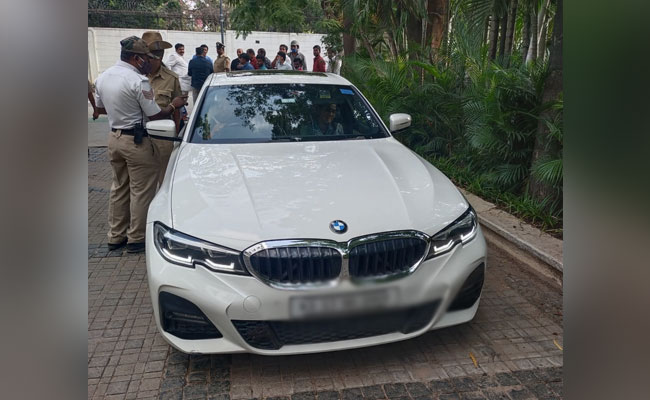 बेंगलुरू में BJP विधायक की बेटी ने BMW से सिग्नल तोड़ा, रोकने पर पुलिसकर्मियों से किया दुर्व्यवहार