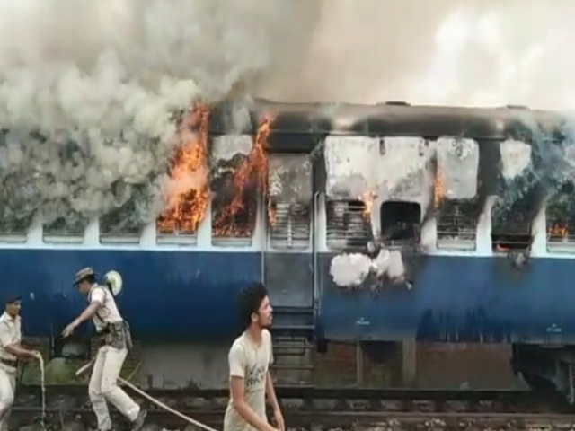 Amid Massive 'Agnipath' Protests, Centre Steps Up Fire-Fighting