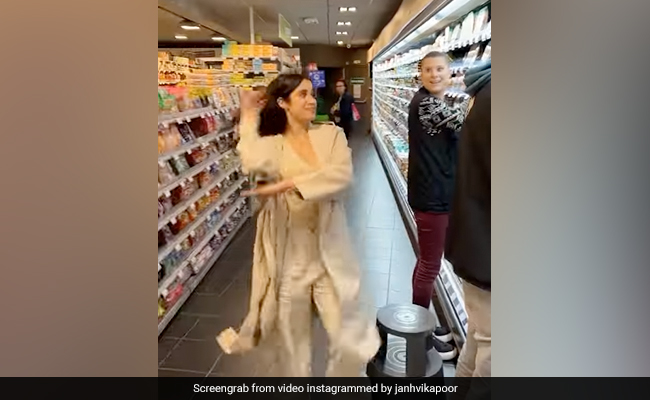 Janhvi Kapoor Completed Varun Dhawan's Challenge In A Supermarket. Watch