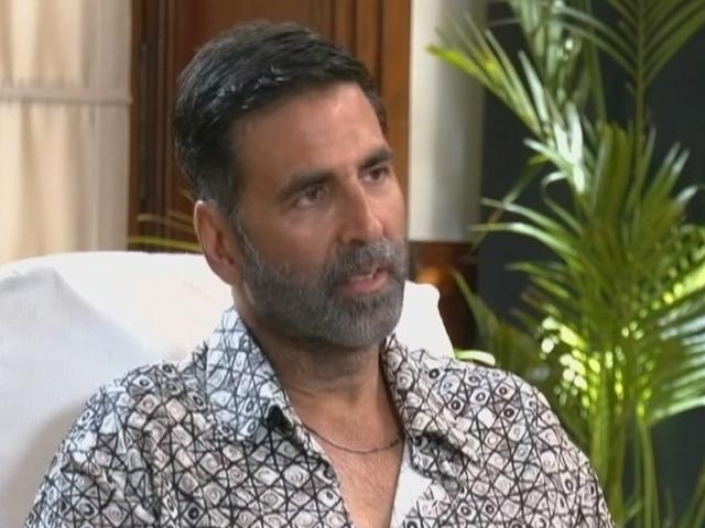Akshay Kumar Gets Emotional Remembering Singer KK