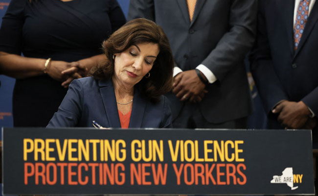 US Court Temporarily Blocks New York Gun Law