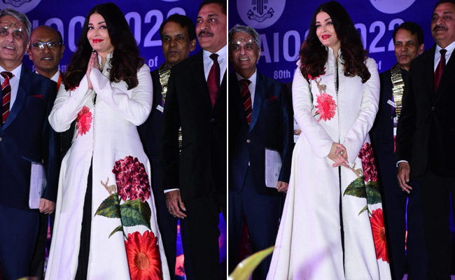 Aishwarya Rai Blooms With Effortless Grace In A Floral Fusion <i>Lehenga</i>