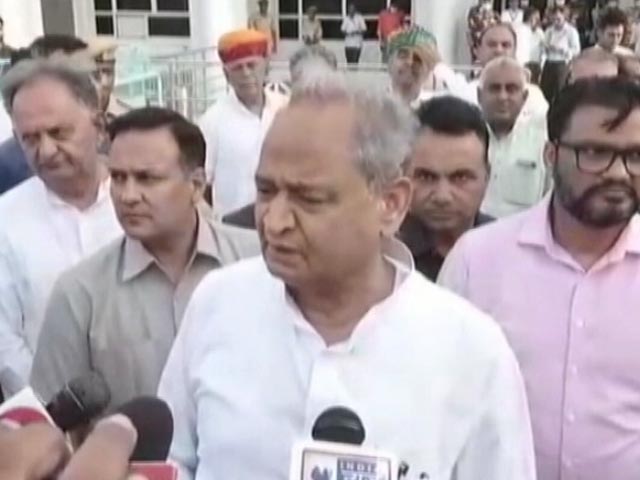 सीएम अशोक गहलोत ने नहर वितरण प्रणाली और वन्यजीव निगरानी परियोजना को दी मंजूरी