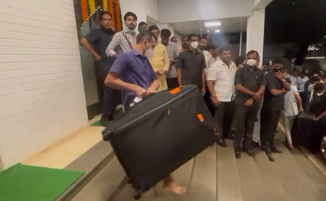 Uddhav Thackeray Vacates Chief Minister's House