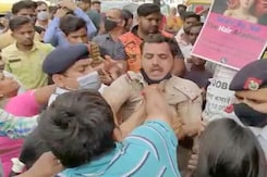 On Camera, Delhi Cop Beaten Up After Woman Accuses Him Of Highhandedness On Camera, Delhi Cop Beaten Up After Woman Accuses Him Of Highhandedness