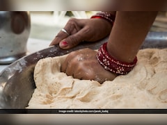 आटे में 1-1 चुटकी मिला दें ये 2 चीजें, रूई जैसी मुलायम बनेंगी रोटी हर कोई करेगा तारीफ Recipe