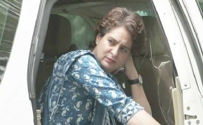 महिला सांसदों के कपड़े फाड़ना, घसीटना हद दर्जे की क्रूरता है, सवालों से घबराए क्यों हैं : प्रियंका गांधी वाड्रा का वार