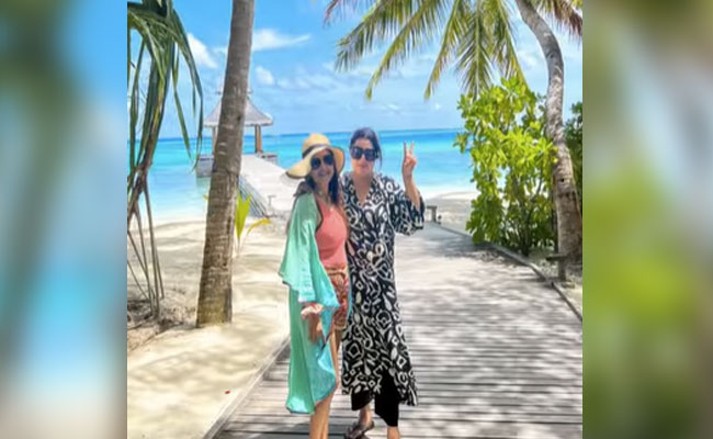 Farah Khan Is Living Her "Best Life" In The Maldives "Again"