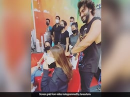 मलाइका अरोड़ा को छोड़ ये किस एक्ट्रेस के बालों को संवारते नजर आए अर्जुन कपूर, देखकर आपको भी नहीं होगा यकीन मलाइका अरोड़ा को छोड़ ये किस एक्ट्रेस के बालों को संवारते नजर आए अर्जुन कपूर, देखकर आपको भी नहीं होगा यकीन