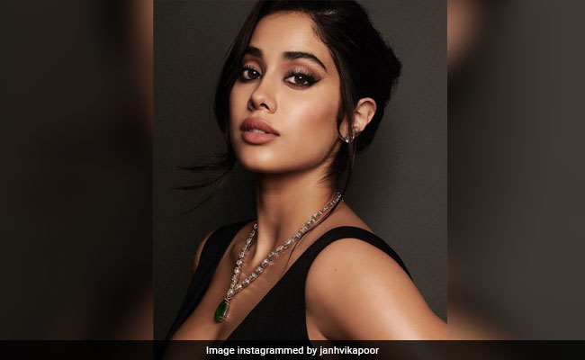 Can You Help Janhvi Kapoor Caption This Stunning Pic?