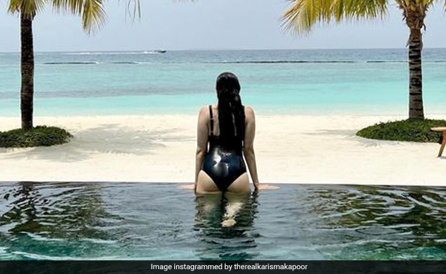 Karisma Kapoor Is "Daydreaming" In This Throwback Beach Vacation Pic. BFF Amrita Arora Reacts