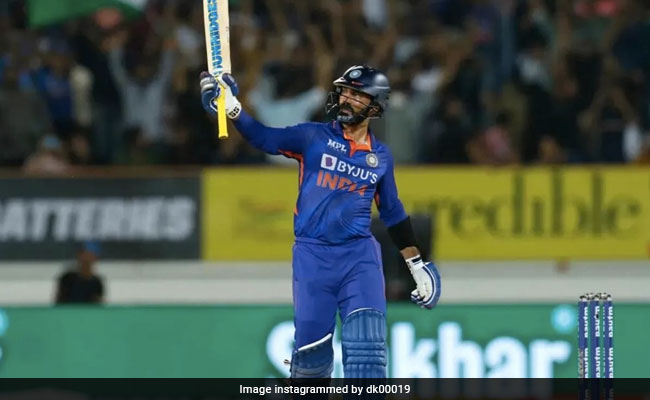 Wi vs Ind 1st T20I: दिनेश कार्तिक ने बताया कि  वर्तमान टीम पिछली टीमों से है कैसे अलग, video में अश्विन से की बात