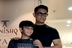 आमिर खान बेटे संग आए नज़र, साथ मिलकर क्लिक कराई फोटोज आमिर खान बेटे संग आए नज़र, साथ मिलकर क्लिक कराई फोटोज