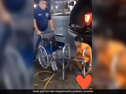 पुलिसकर्मी ने शख्स को Wheelchair देकर दिल जीत लिया, सोशल मीडिया पर वायरल हुआ ये वीडियो पुलिसकर्मी ने शख्स को Wheelchair देकर दिल जीत लिया, सोशल मीडिया पर वायरल हुआ ये वीडियो