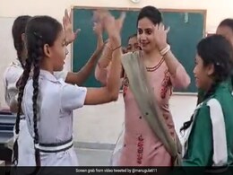 स्कूल टीचर ने बच्चों के साथ किया डांस, कजरा मोहब्बत वाला...गाने पर लगाए ठुमके, वायरल हुआ प्यारा Video स्कूल टीचर ने बच्चों के साथ किया डांस, कजरा मोहब्बत वाला...गाने पर लगाए ठुमके, वायरल हुआ प्यारा Video