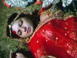 डेढ करोड़ का बजट, 9 करोड़ की कमाई, 5 सुपरस्टार की इस फिल्म में जब लाल जोड़ा पहनते ही गायब हो जाती थी दुल्हन डेढ करोड़ का बजट, 9 करोड़ की कमाई, 5 सुपरस्टार की इस फिल्म में जब लाल जोड़ा पहनते ही गायब हो जाती थी दुल्हन