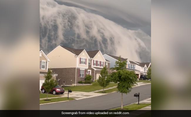 Viral Video Shows Tsunami-Like Clouds, Internet Calls It ...