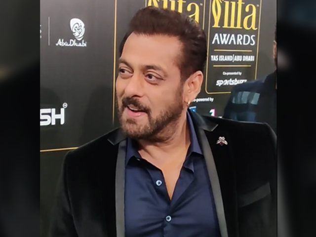 IIFA Rocks: Salman Khan Was In A Chatty Mood On The Green Carpet
