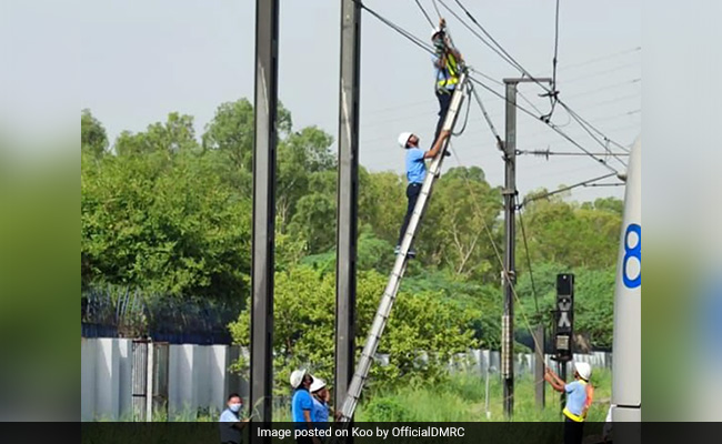 Delhi Metro Blue Line Delayed For Over 2 Hours Due To Wire Damage