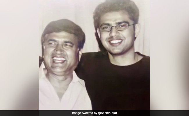 फादर्स डे पर आम से लेकर खास लोगों ने सोशल मीडिया पर शेयर किए भावुक करने वाले मैसेज