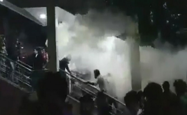 KK Concert Venue Overcrowded, Fire Extinguisher Used On Fans Outside