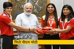 विश्व चैंपियनशिप में पदक जीतने वाली महिला मुक्केबाजों से मिले पीएम मोदी विश्व चैंपियनशिप में पदक जीतने वाली महिला मुक्केबाजों से मिले पीएम मोदी