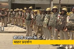 हरियाणा: अग्निपथ योजना के खिलाफ रोहतक के BJP दफ्तर के बाहर प्रदर्शन, भारी पुलिसबल तैनात हरियाणा: अग्निपथ योजना के खिलाफ रोहतक के BJP दफ्तर के बाहर प्रदर्शन, भारी पुलिसबल तैनात
