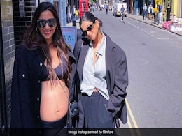 बेबी बंप दिखाते हुए लंदन में शॉपिंग करती दिखीं सोनम कपूर PHOTO देखते ही फैन्स ने दे दी ये सलाह... बेबी बंप दिखाते हुए लंदन में शॉपिंग करती दिखीं सोनम कपूर PHOTO देखते ही फैन्स ने दे दी ये सलाह...