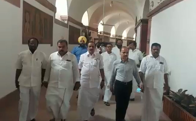 Congress MPs Meet Lok Sabha Speaker Over "Ill-Treatment" By Delhi Police