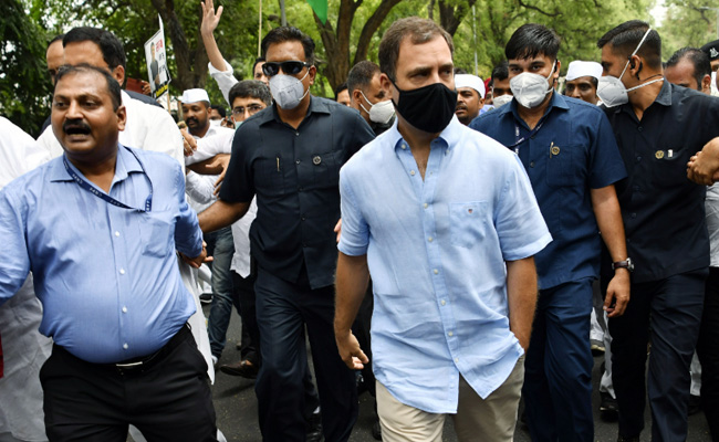 Live Updates: राहुल गांधी से आज तीसरे दिन ED की पूछताछ, कांग्रेस नेता का आरोप- "पुलिस पार्टी दफ्तर में घुसी, ये तानाशाही है"