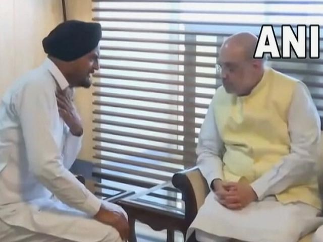 Amit Shah Meets Sidhu Moose Wala's Family
