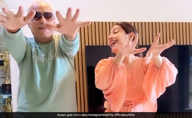 सुरभि चंदना ने 'फादर्स डे' पर किया डैड के साथ क्यूट डांस, Viral हुआ पिता-बेटी का खूबसूरत डांस Video 